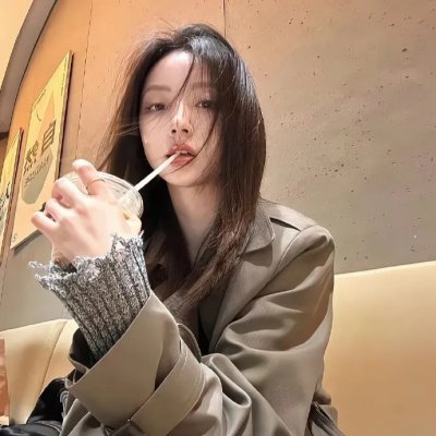 她与她的自画像